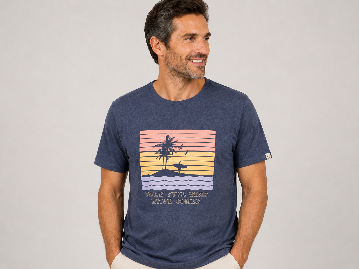 Camiseta de Hombre Azul Marino Vigore de Manga Corta con Estampado Surf | Poliéster y Algodón